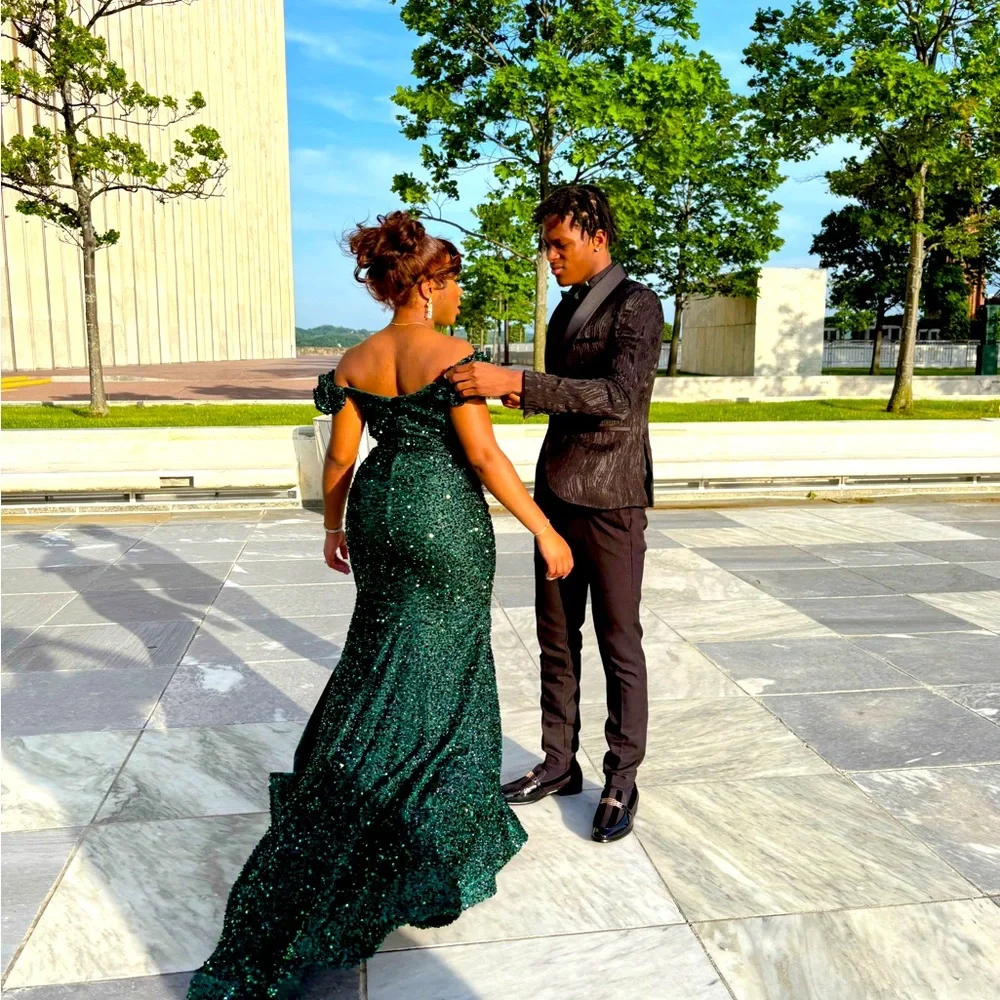 Gorgeous green dress by Abby Lee - Picture 3 of 8